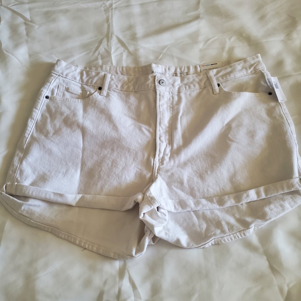 Women's old navy white denim shorts . Size 22